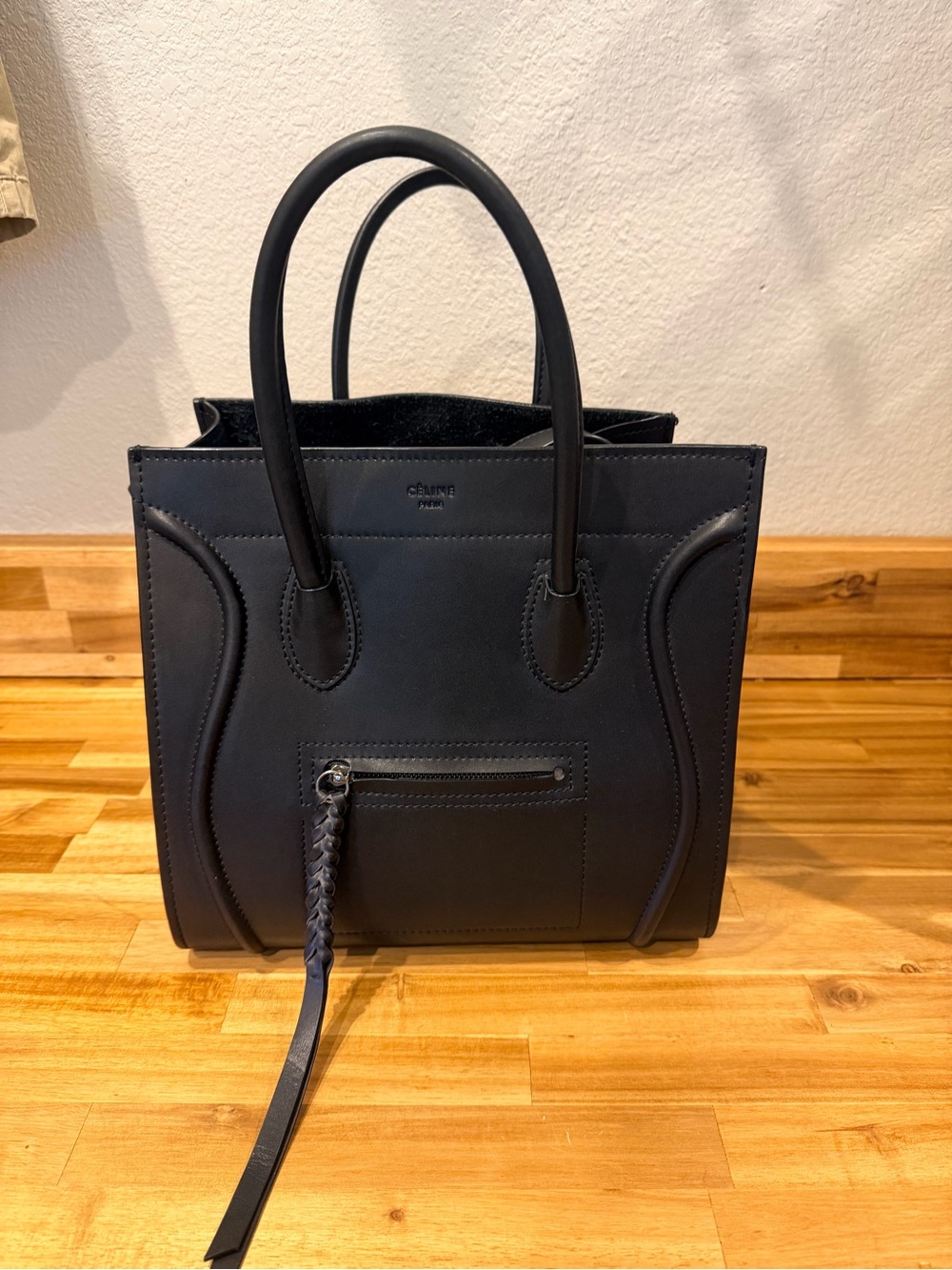 Celine Black Phantom Luggage Tote
Large Leather Handbag - Picture 5 of 9